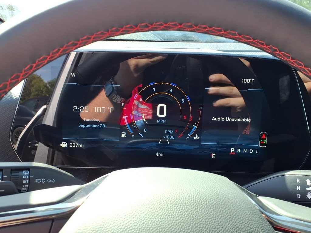 Chevrolet Equinox Vehicle Full-screen Gallery Image 17