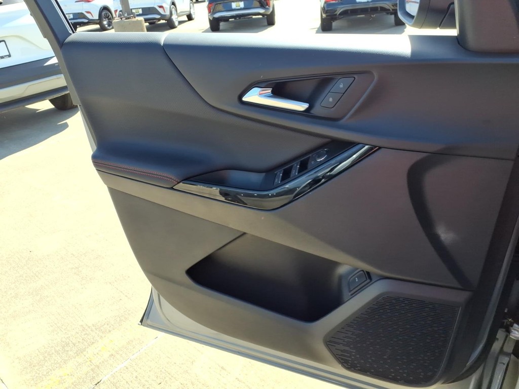 Chevrolet Equinox Vehicle Full-screen Gallery Image 18