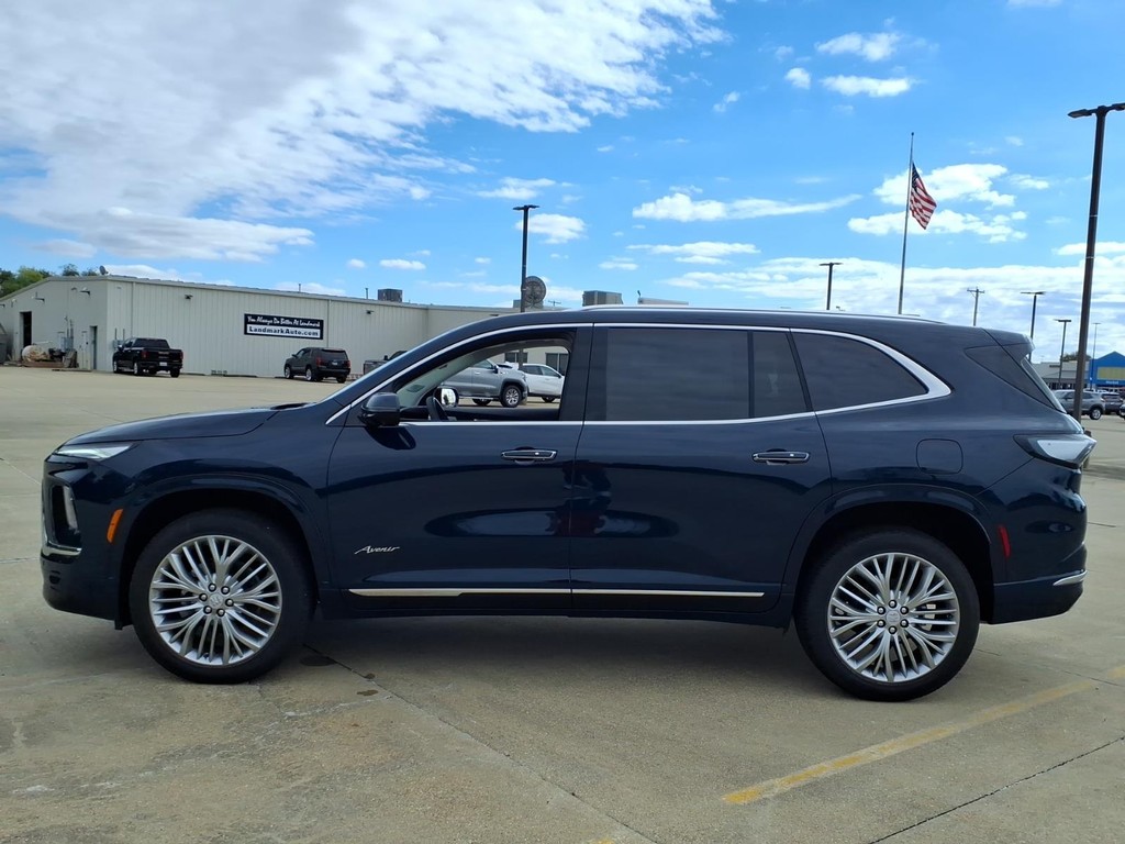 Buick Enclave Vehicle Full-screen Gallery Image 2