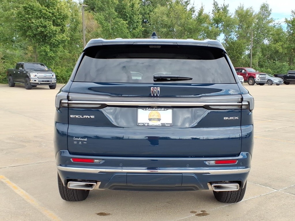 Buick Enclave Vehicle Full-screen Gallery Image 4