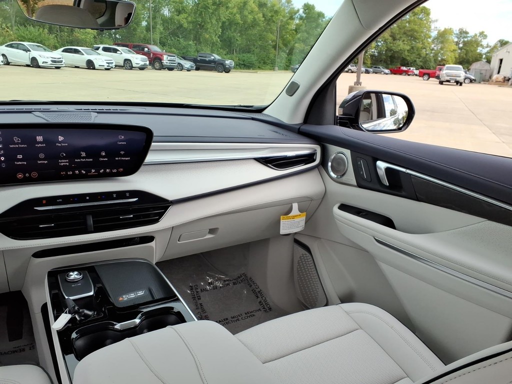 Buick Enclave Vehicle Full-screen Gallery Image 8