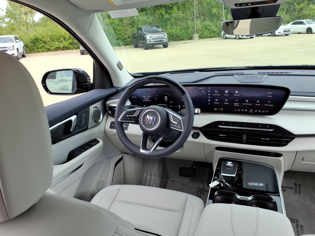 Buick Enclave Vehicle Full-screen Gallery Image 9