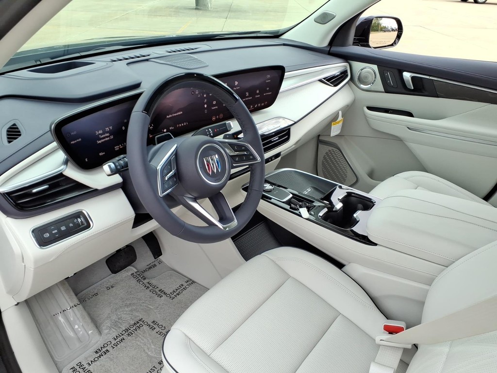 Buick Enclave Vehicle Full-screen Gallery Image 12