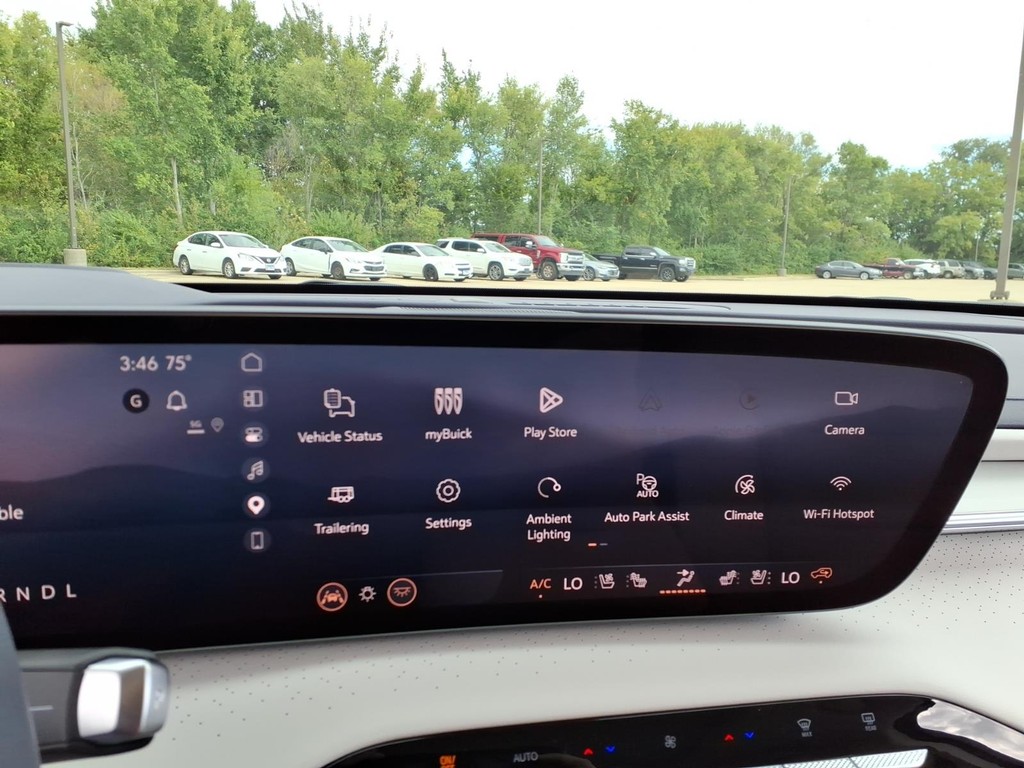 Buick Enclave Vehicle Full-screen Gallery Image 13