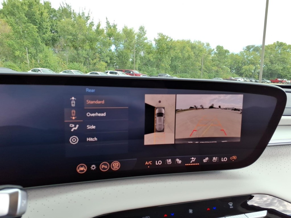 Buick Enclave Vehicle Full-screen Gallery Image 14