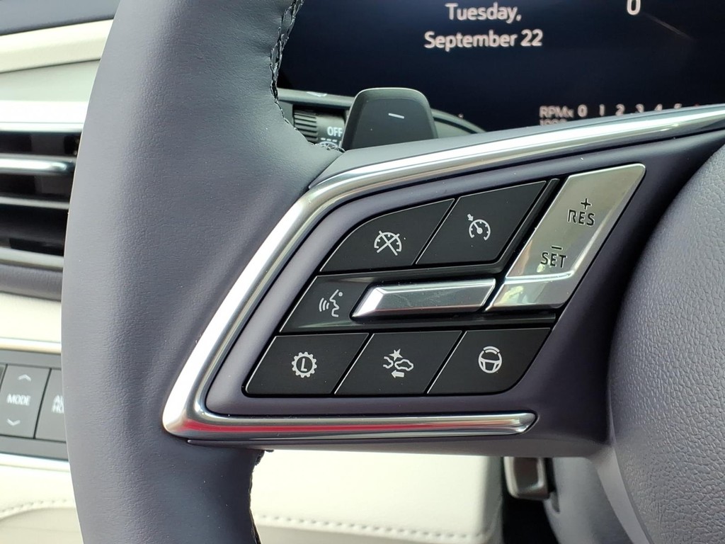 Buick Enclave Vehicle Full-screen Gallery Image 17