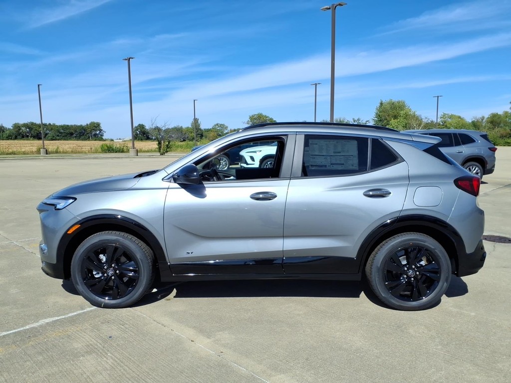 Buick Encore GX Vehicle Full-screen Gallery Image 2