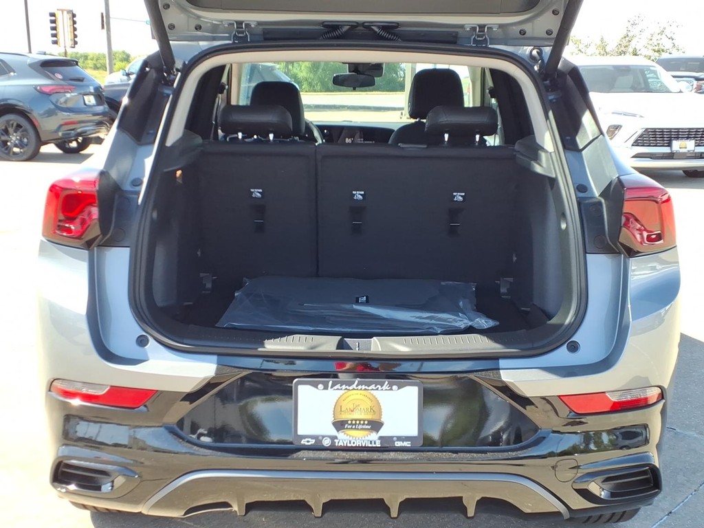 Buick Encore GX Vehicle Full-screen Gallery Image 5