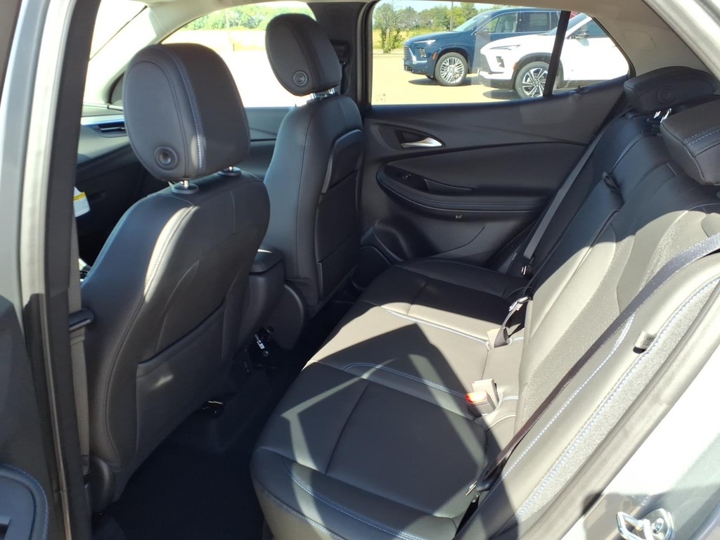 Buick Encore GX Vehicle Full-screen Gallery Image 6