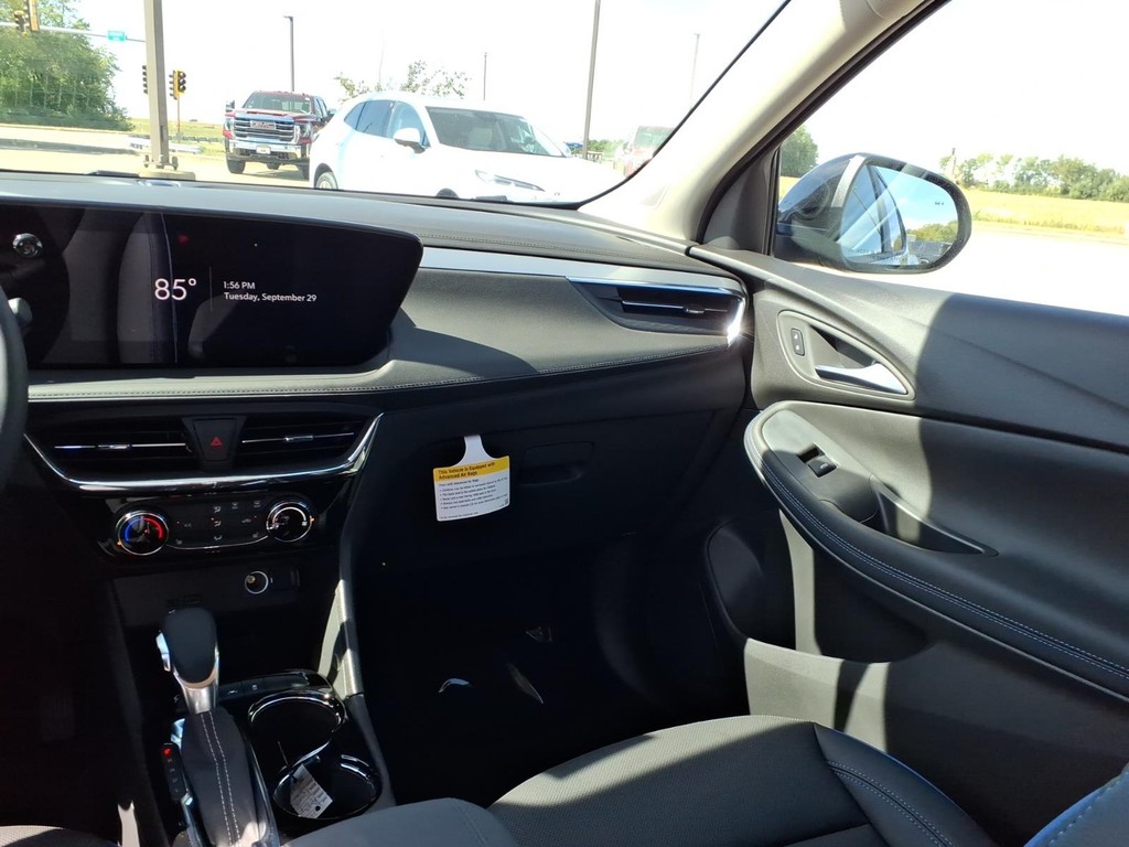 Buick Encore GX Vehicle Full-screen Gallery Image 8