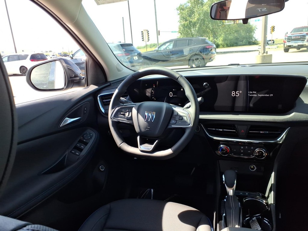Buick Encore GX Vehicle Full-screen Gallery Image 9