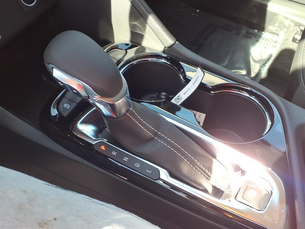Buick Encore GX Vehicle Full-screen Gallery Image 15