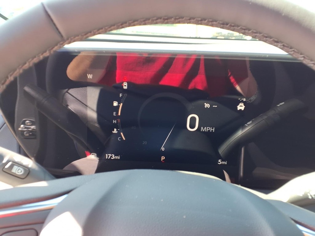 Buick Encore GX Vehicle Full-screen Gallery Image 18