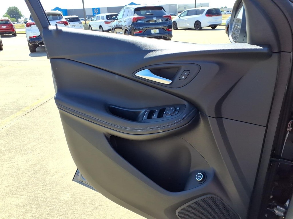 Buick Encore GX Vehicle Full-screen Gallery Image 19