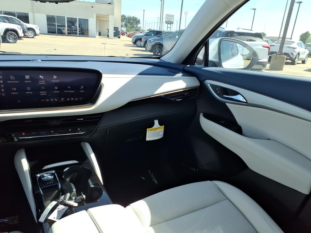 Buick Envision Vehicle Full-screen Gallery Image 8