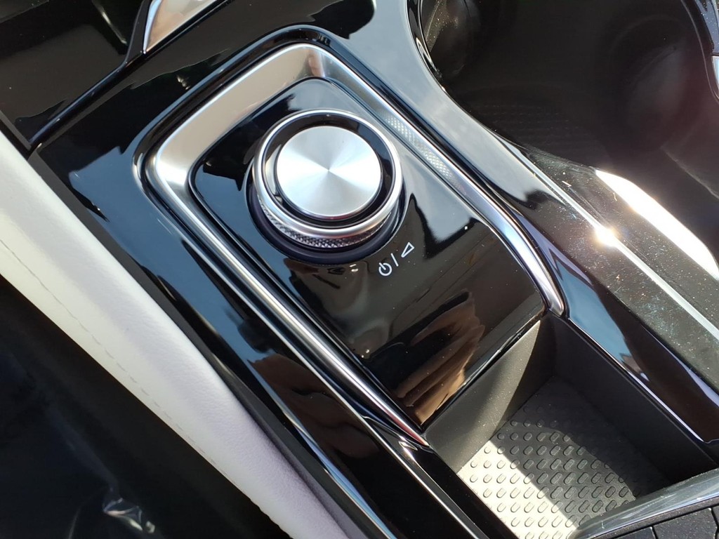 Buick Envision Vehicle Full-screen Gallery Image 15