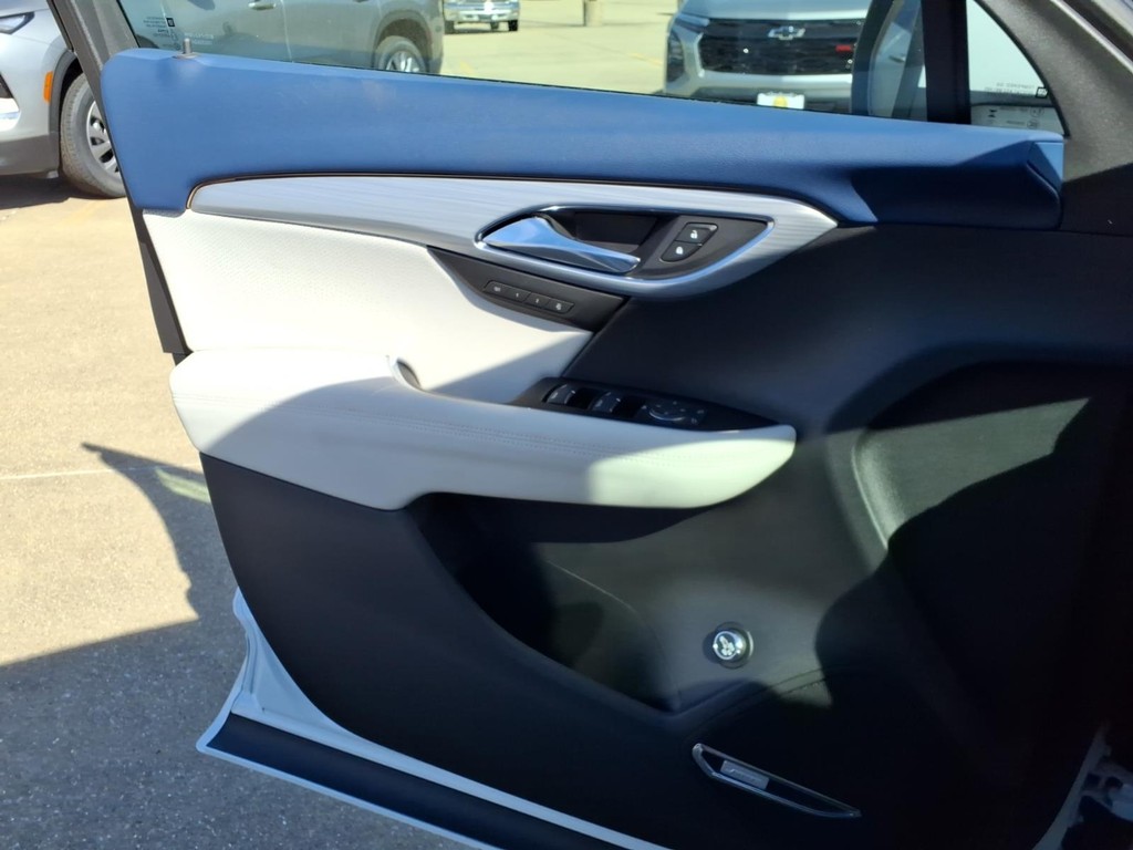 Buick Envision Vehicle Full-screen Gallery Image 19