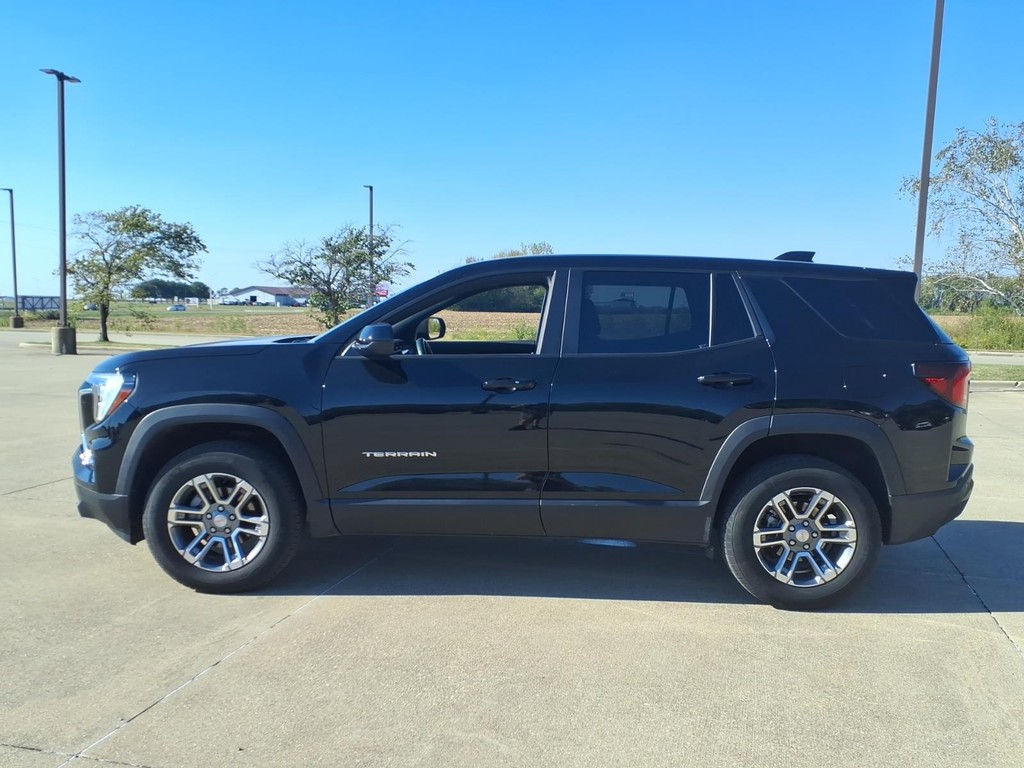 GMC Terrain Vehicle Full-screen Gallery Image 2