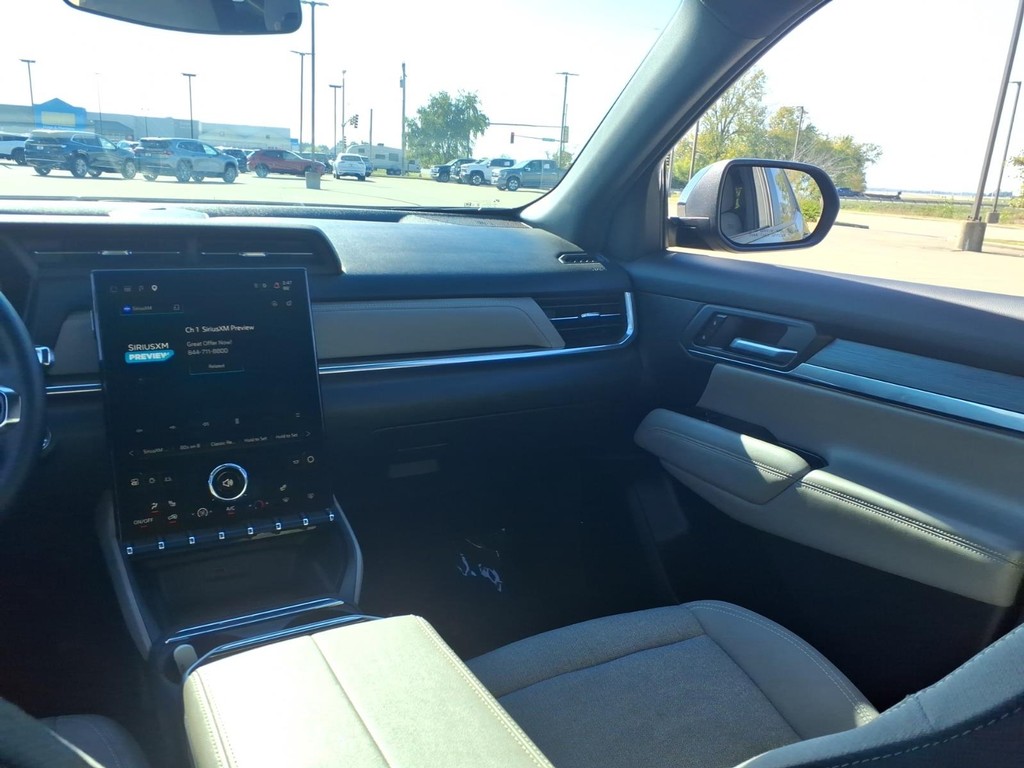 GMC Terrain Vehicle Full-screen Gallery Image 8