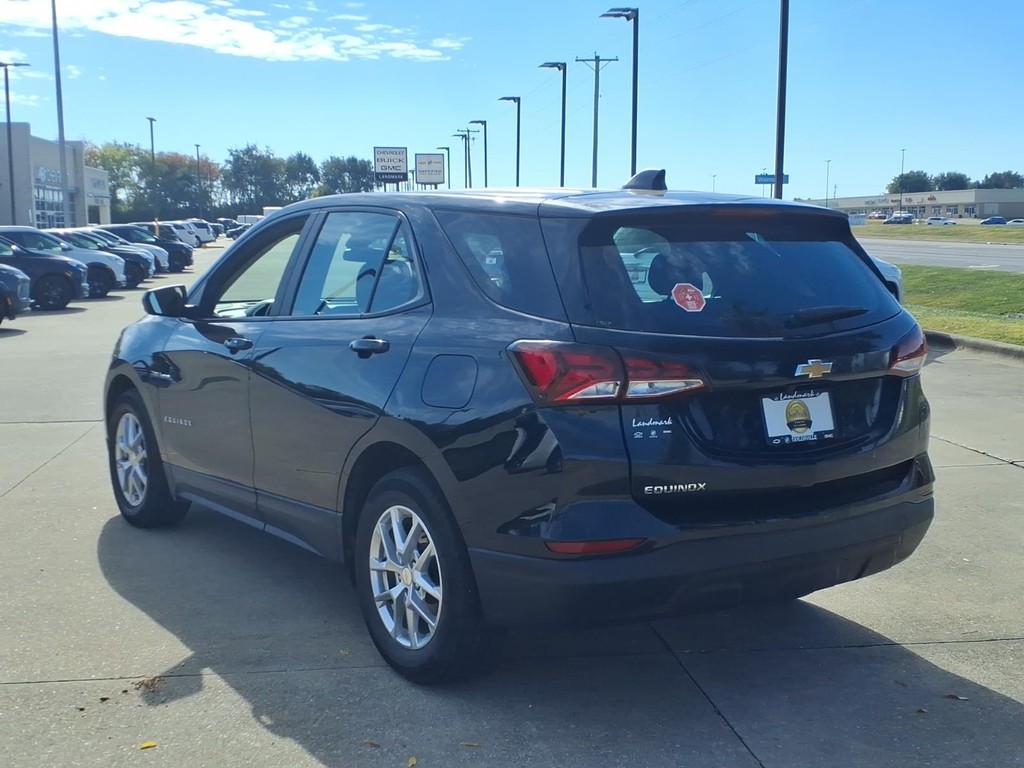 Chevrolet Equinox Vehicle Full-screen Gallery Image 3