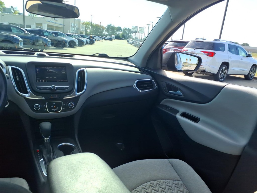 Chevrolet Equinox Vehicle Full-screen Gallery Image 8