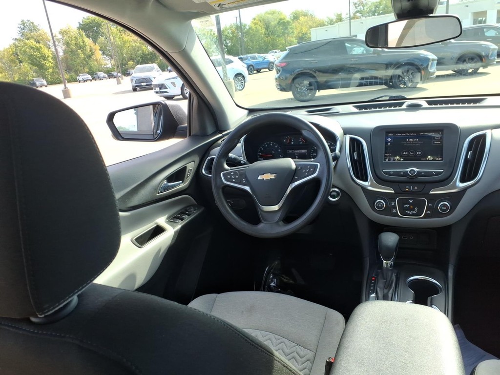 Chevrolet Equinox Vehicle Full-screen Gallery Image 9