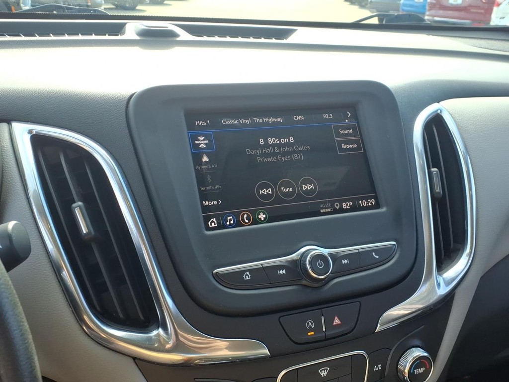 Chevrolet Equinox Vehicle Full-screen Gallery Image 12