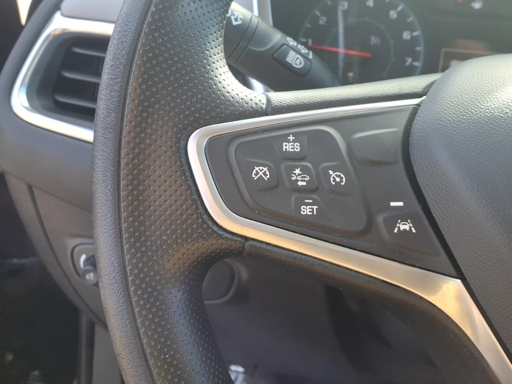 Chevrolet Equinox Vehicle Full-screen Gallery Image 16