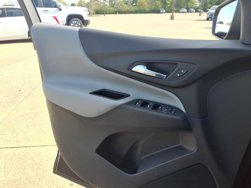 Chevrolet Equinox Vehicle Full-screen Gallery Image 19