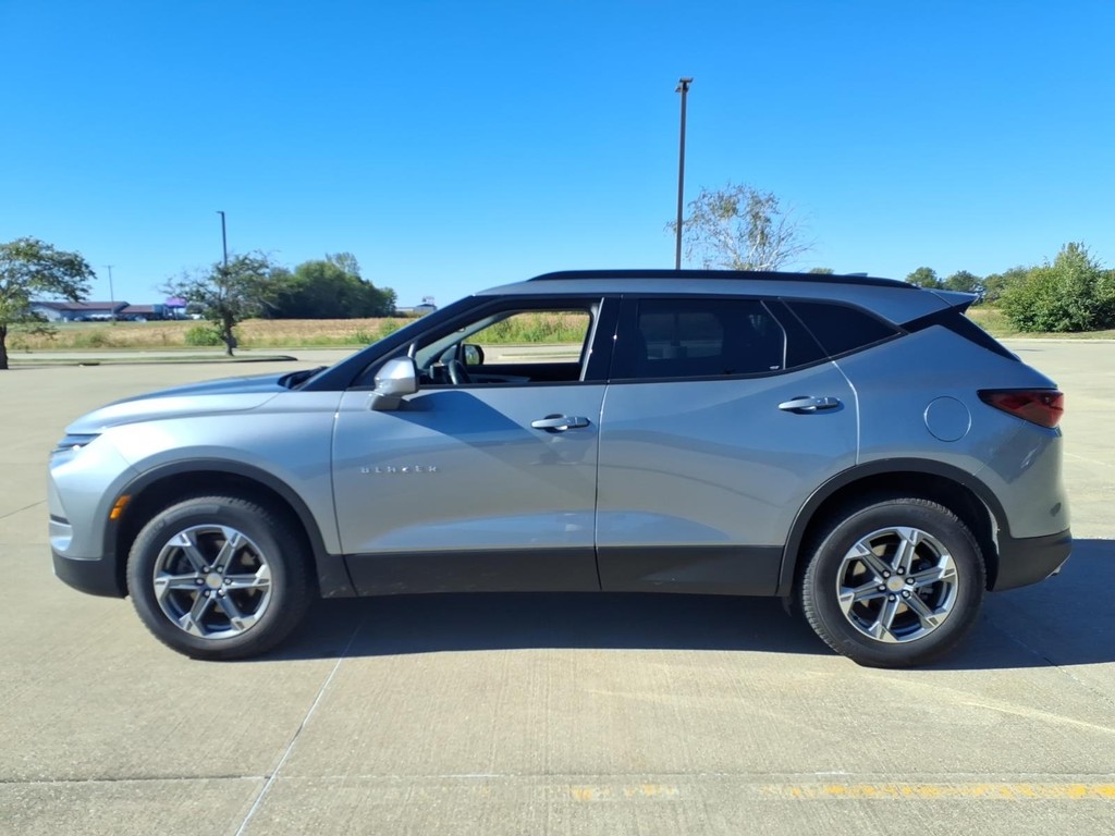 Chevrolet Blazer Vehicle Full-screen Gallery Image 02