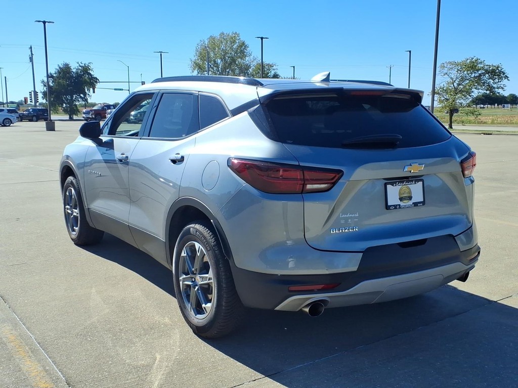 Chevrolet Blazer Vehicle Full-screen Gallery Image 03