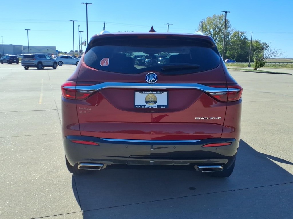 Buick Enclave Vehicle Full-screen Gallery Image 4