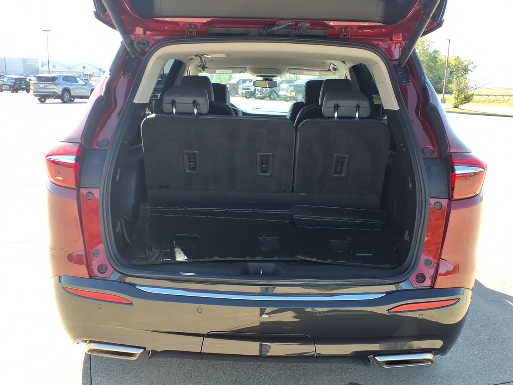 Buick Enclave Vehicle Full-screen Gallery Image 5