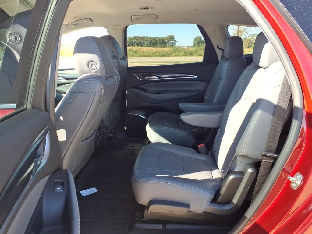 Buick Enclave Vehicle Full-screen Gallery Image 6
