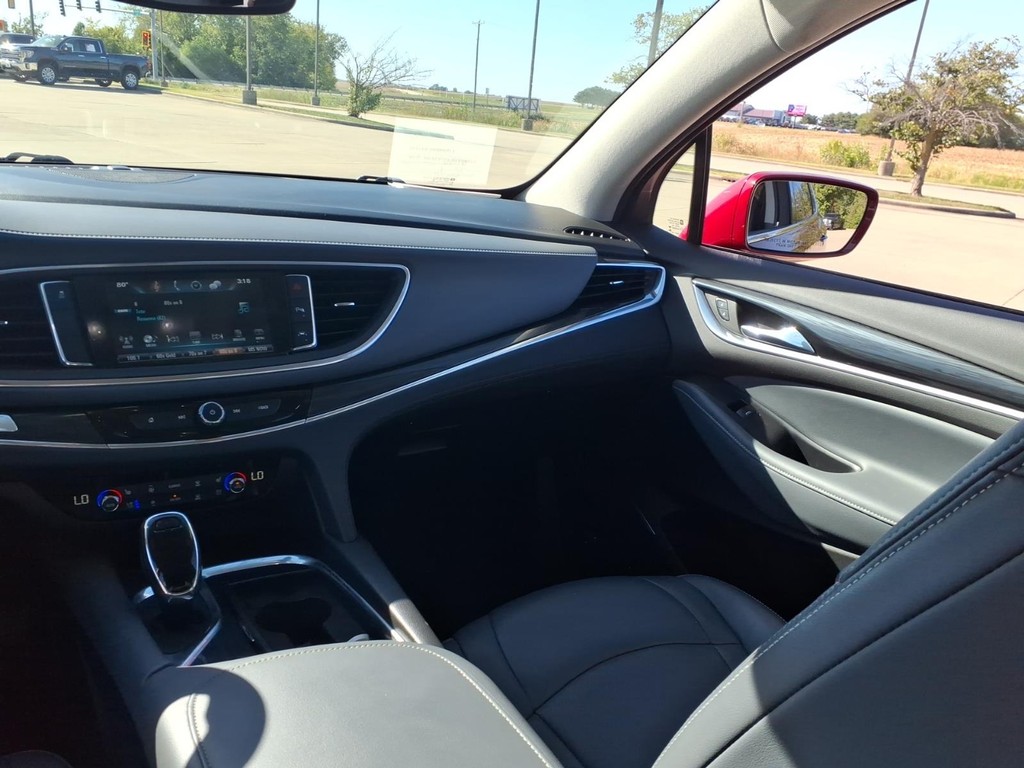 Buick Enclave Vehicle Full-screen Gallery Image 8