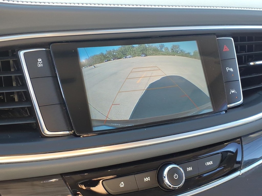 Buick Enclave Vehicle Full-screen Gallery Image 13
