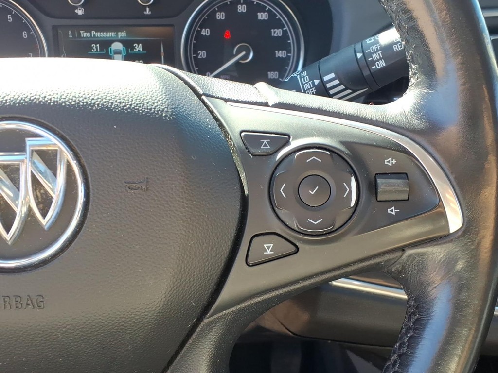 Buick Enclave Vehicle Full-screen Gallery Image 17