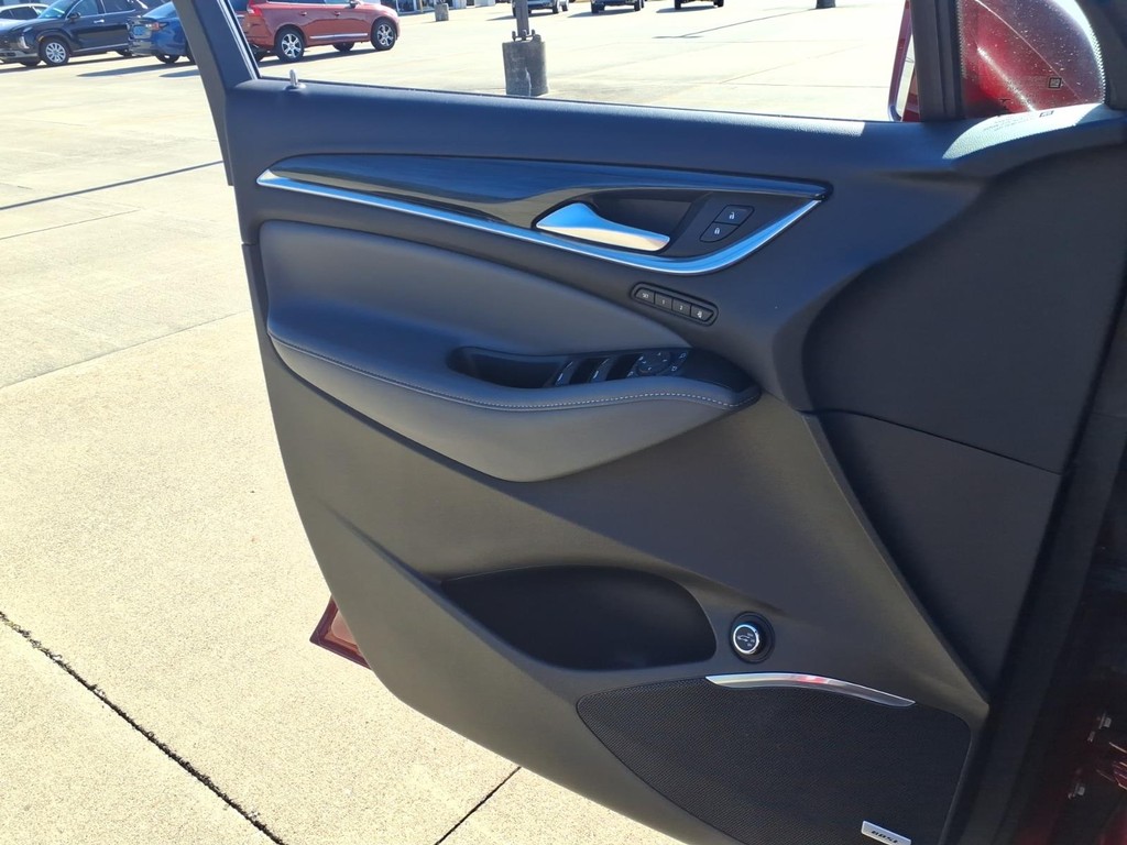 Buick Enclave Vehicle Full-screen Gallery Image 20
