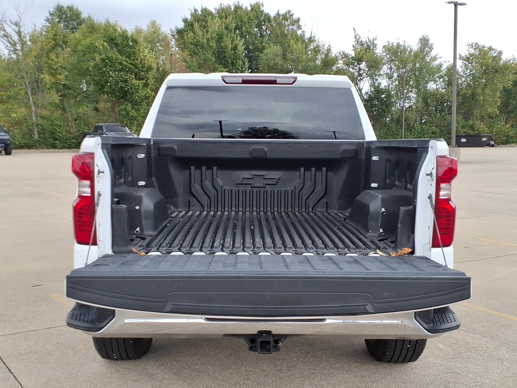Chevrolet Silverado 1500 Vehicle Full-screen Gallery Image 05