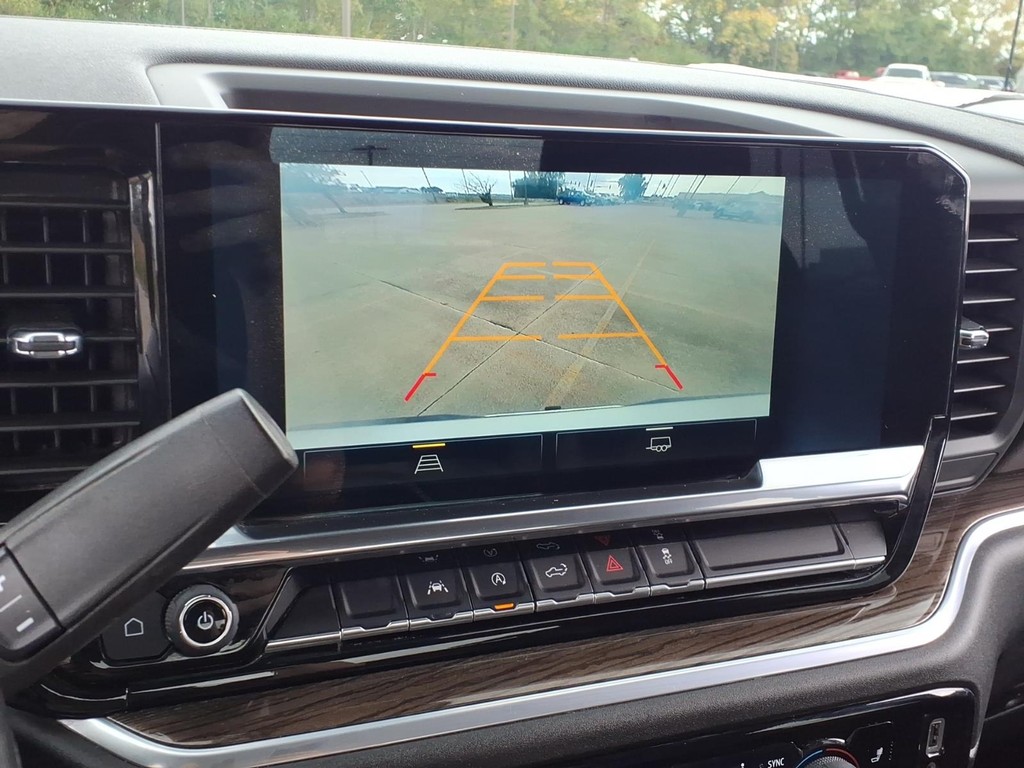Chevrolet Silverado 1500 Vehicle Full-screen Gallery Image 13