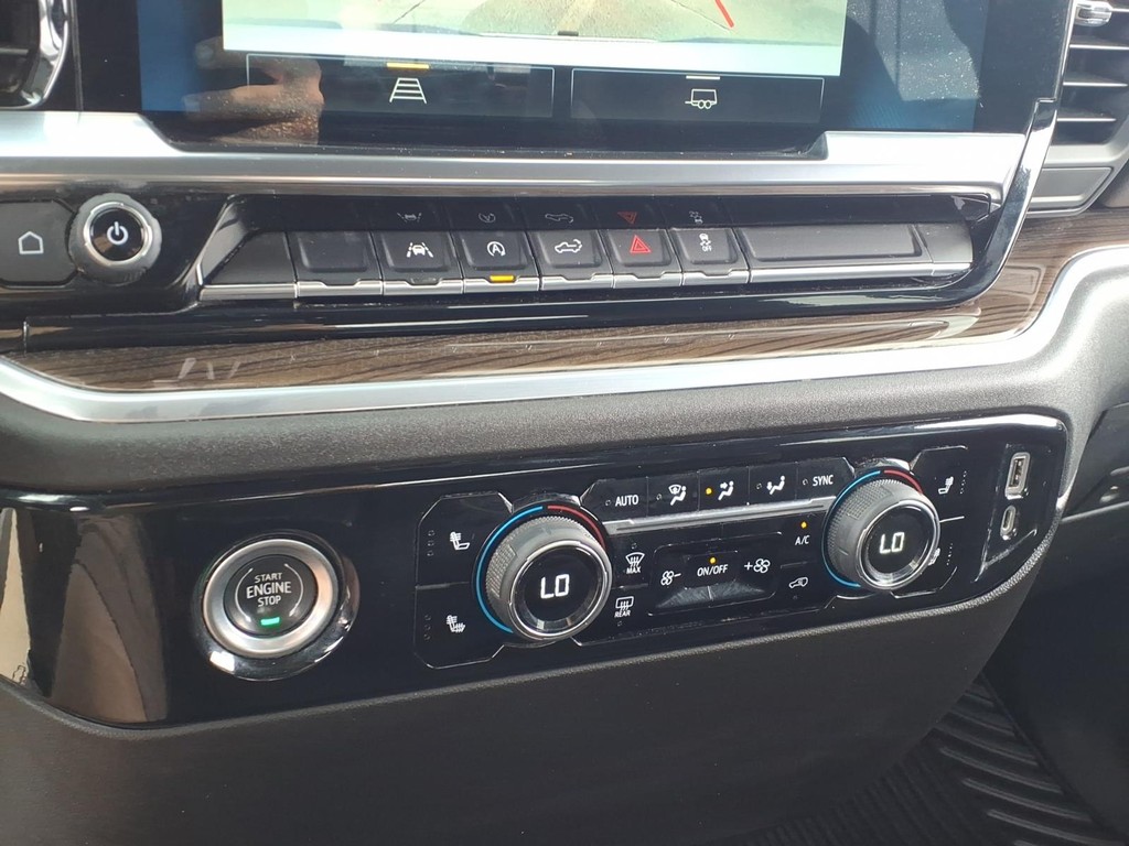 Chevrolet Silverado 1500 Vehicle Full-screen Gallery Image 14