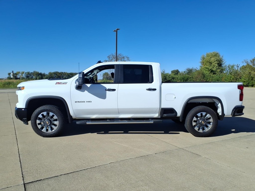 Chevrolet Silverado 2500HD Vehicle Full-screen Gallery Image 2