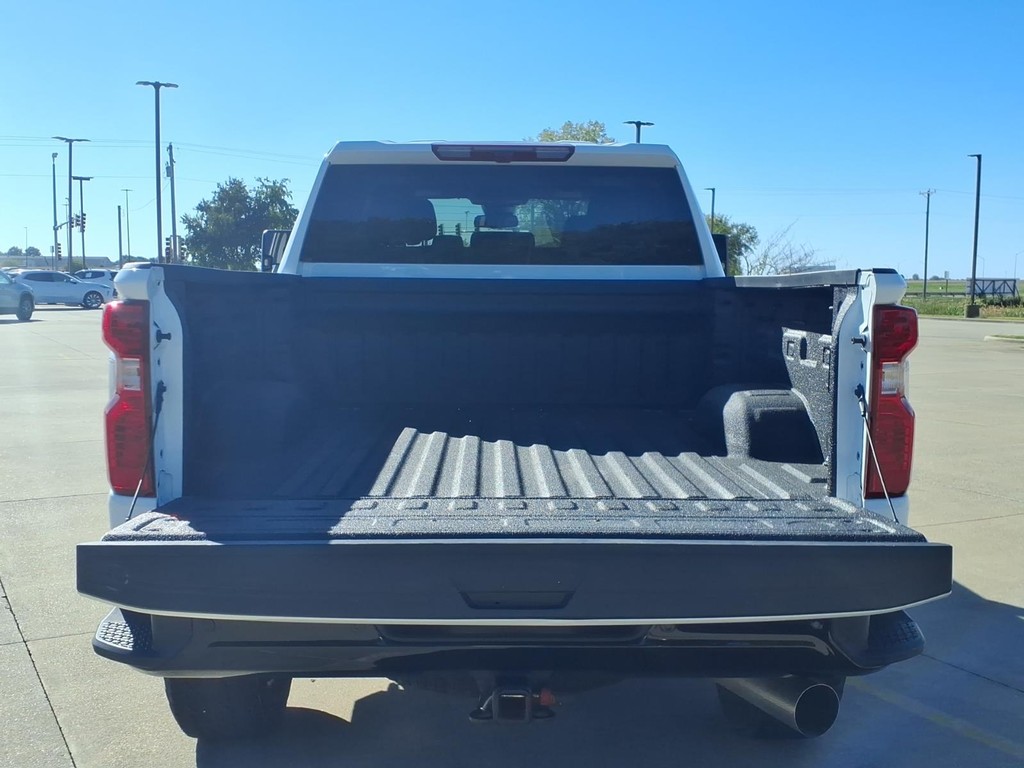 Chevrolet Silverado 2500HD Vehicle Full-screen Gallery Image 5