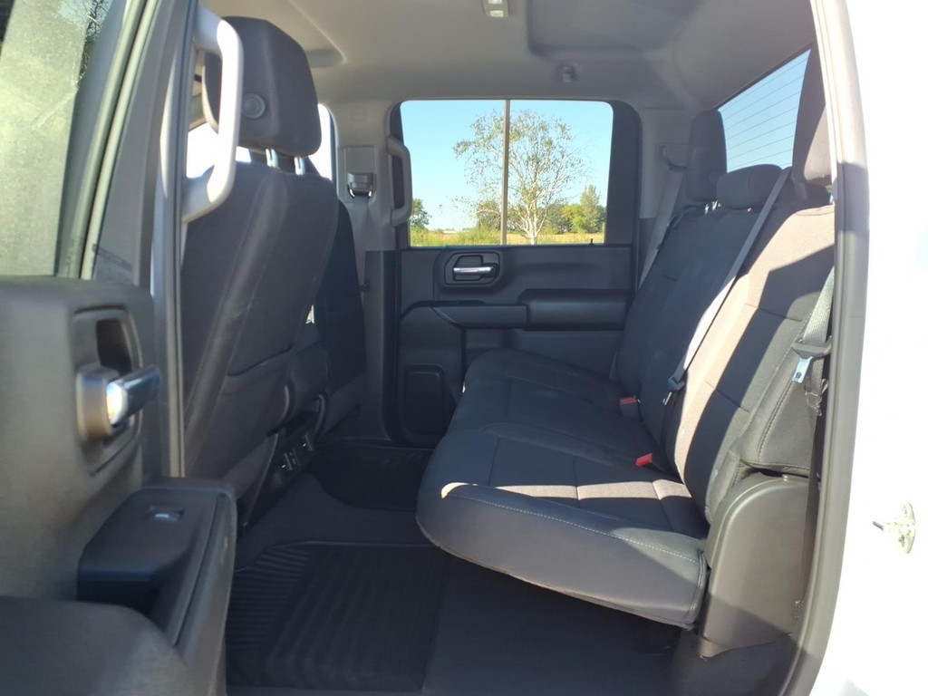 Chevrolet Silverado 2500HD Vehicle Full-screen Gallery Image 6