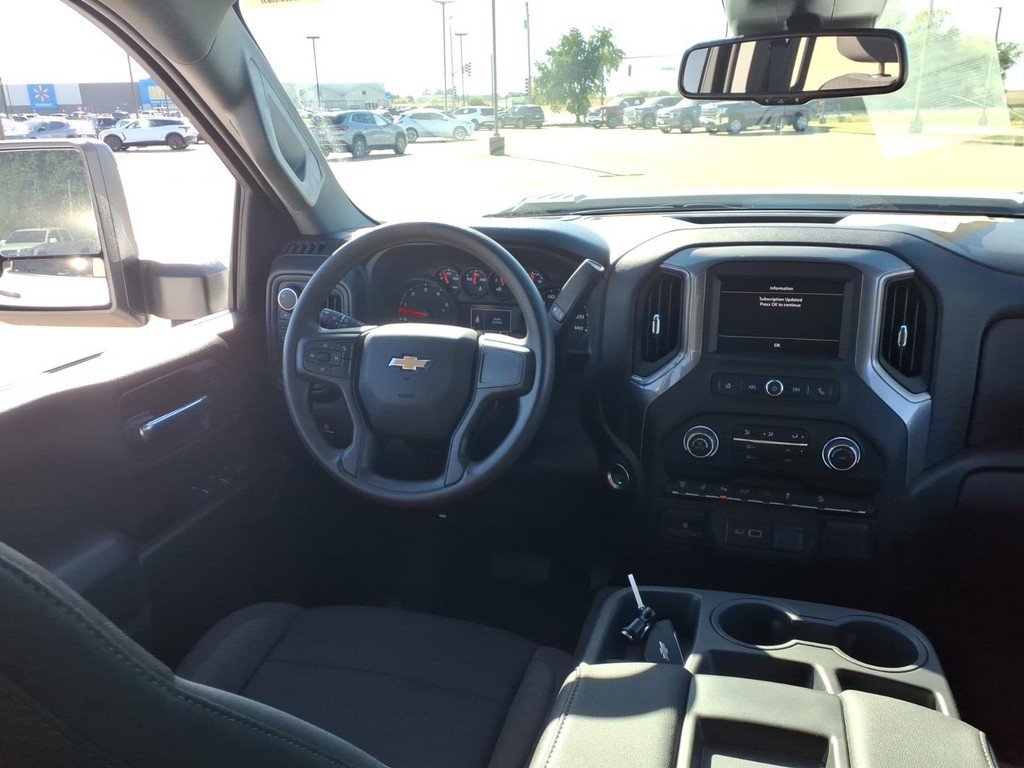 Chevrolet Silverado 2500HD Vehicle Full-screen Gallery Image 9