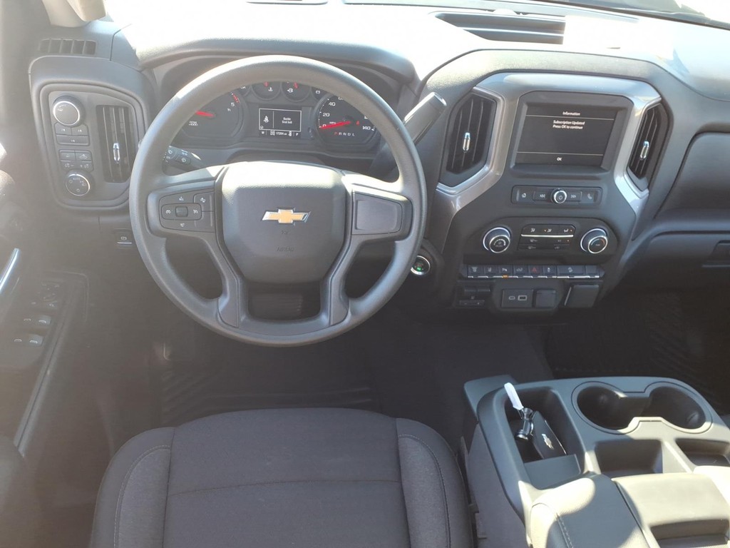 Chevrolet Silverado 2500HD Vehicle Full-screen Gallery Image 10