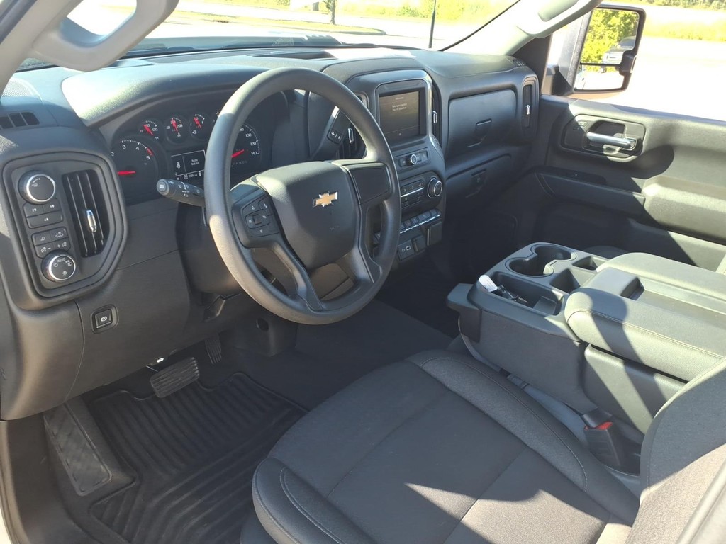 Chevrolet Silverado 2500HD Vehicle Full-screen Gallery Image 11