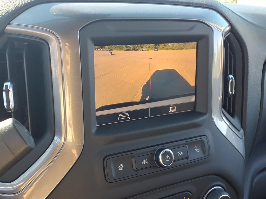 Chevrolet Silverado 2500HD Vehicle Full-screen Gallery Image 13