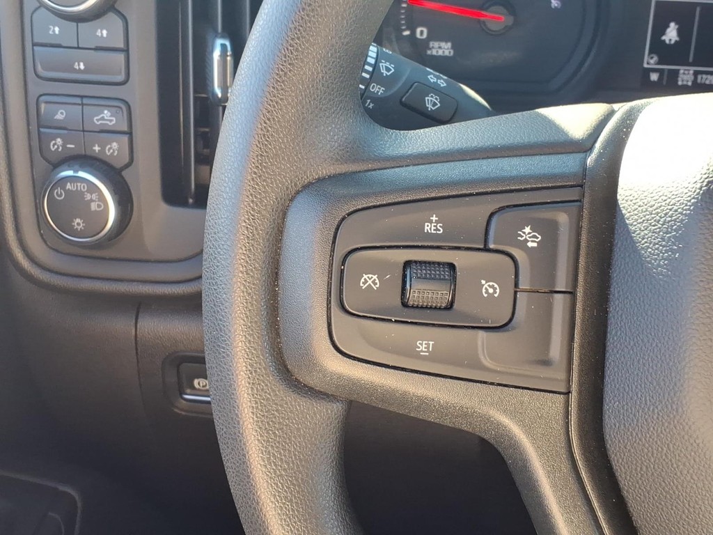 Chevrolet Silverado 2500HD Vehicle Full-screen Gallery Image 15