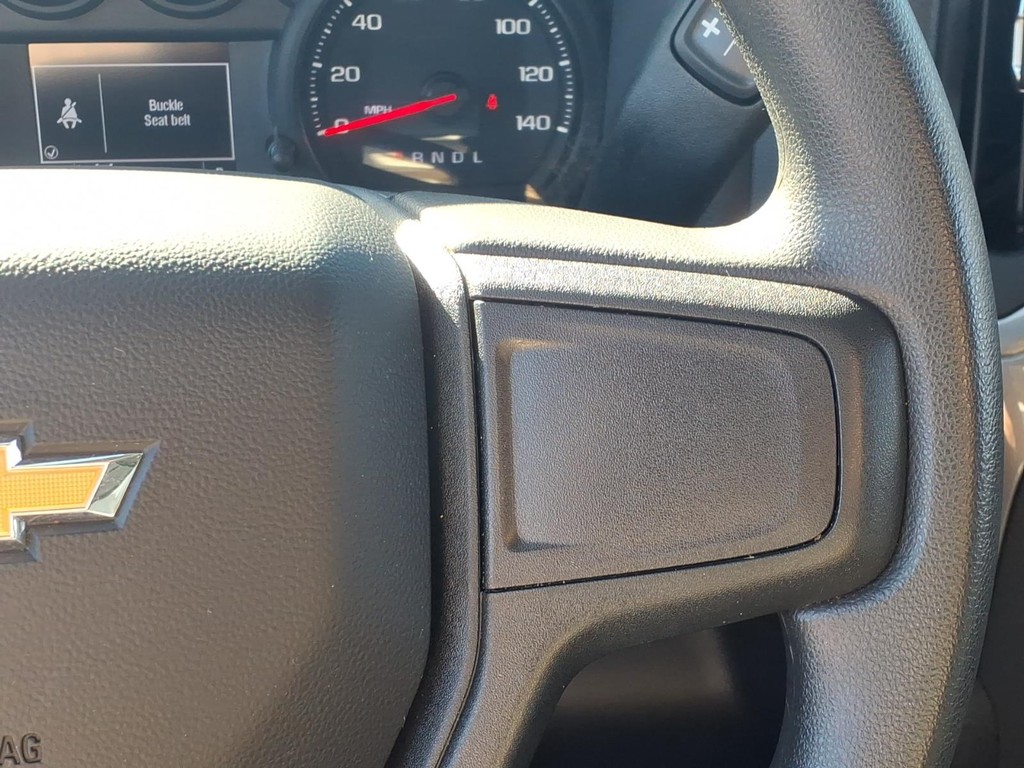 Chevrolet Silverado 2500HD Vehicle Full-screen Gallery Image 16